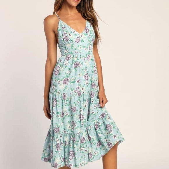 NWT Lulu's Bliss Abound Light Blue Floral Print Tiered Midi‎ Dress size M - Picture 1 of 16